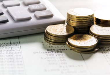 Kitap bankasında hesap makinesi olan altın paralar