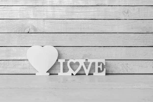 Coração Branco Forma Alfabeto Amor Madeira Branca Sobre Fundo Madeira — Fotografia de Stock