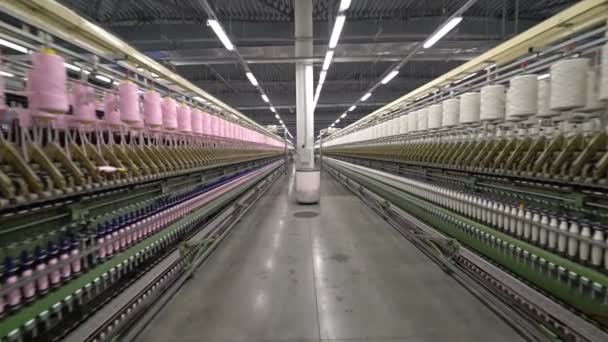 Výroba z nití. Vlákna, barevné 5 — Stock video