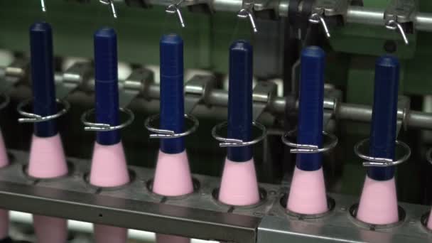 Production de fils. Fils, colorés 8 — Video