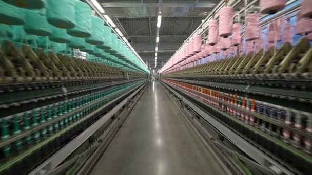 Výroba z nití. Vlákna, barevné 37 — Stock video