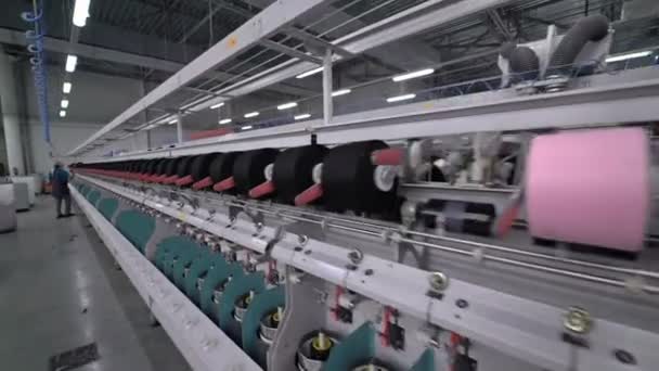 纱线的生产。线程, 颜色29 — 图库视频影像