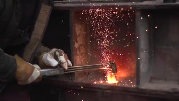 A hegesztés fém készülék szikra 11 — Stock videók