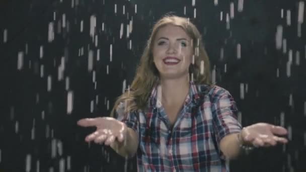 Emoties in de regen 1 — Stockvideo