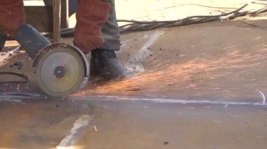 Bileme çarkı çalışır. Largly