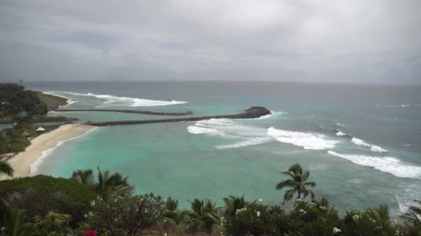 Hermosa vista de la playa con olas 4 — Vídeo de stock