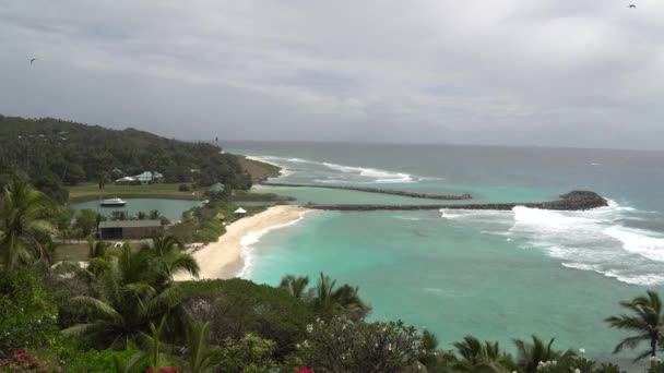 Vacker utsikt över stranden med vågor 5 — Stockvideo