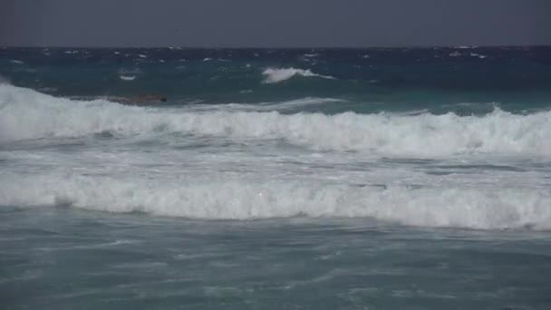 L'impact des vagues sur les falaises ou le littoral 8 — Video