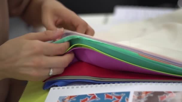 Selection of fabric from a wide range 1 — Stock Video