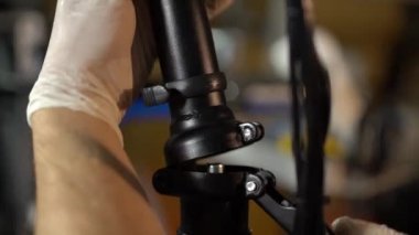 Bisiklet bakım hizmeti. Yeni bir bisiklet montajı