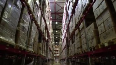 Depo, işletmede depo. Büyük raflar 1