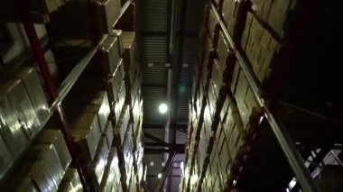 Depo, işletmede depo. Büyük raflar 3