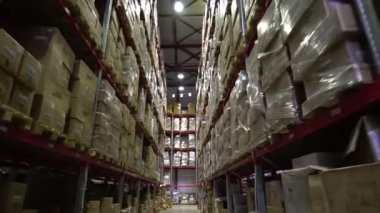 Depo, işletmede depo. Büyük raflar 4