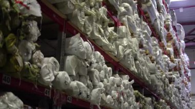 Depo, işletmede depo. Büyük raflar 9