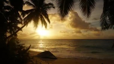 Seyşeller 7 Hint okyanusuna karşı batan güneş