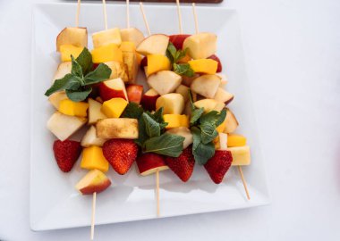 Yemek servisi bir etkinlik, düğün ya da yıldönümü, kurumsal parti ya da toplantı için masada.