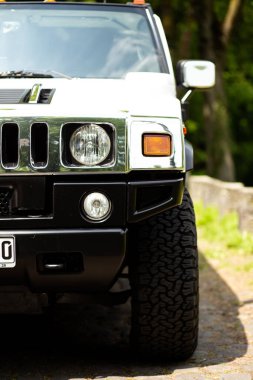 SUV 'nin arabası Limuzin beyazı düğün arabası