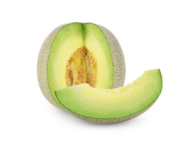 Dilimlenmiş kavun tohumları beyaz arkaplanda izole edilmiş..