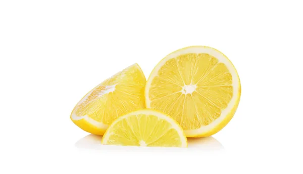 Scheiben Zitronenfrucht Isoliert Auf Weißem Hintergrund — Stockfoto