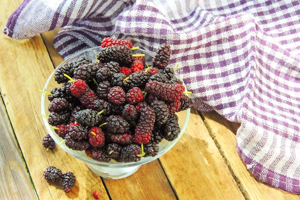 Fresh Mulberries Glass Cup Wooden Board — Stock Photo, Image