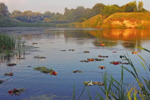 Ivan Kupala Ünnepe Hagyományos Ukrán Koszorúk Virágok Ukrán Hagyományok Lányok — Stock Fotó