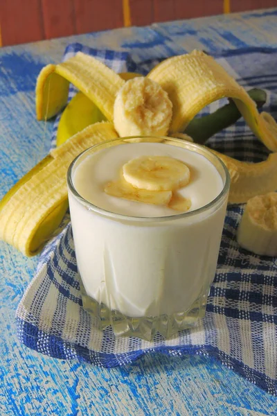 Milkshake Plátano Fresco Sobre Fondo Madera — Foto de Stock