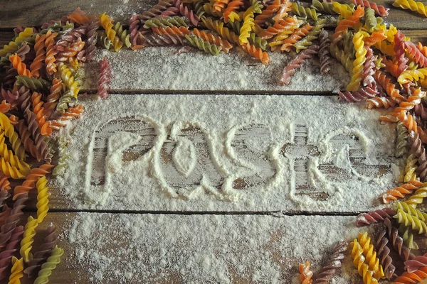 Eenvoudig Eten Pasta Inscriptie Droge Italiaanse Verscheidenheid Van Pasta Met — Stockfoto