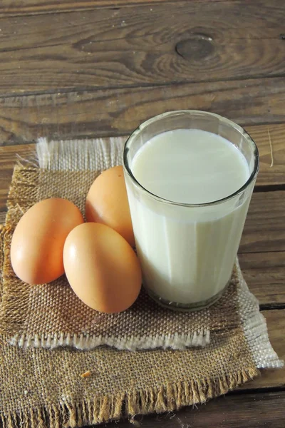 Productos Agrícolas Ecológicos Leche Crema Agria Yogur Huevos Sobre Fondo —  Fotos de Stock