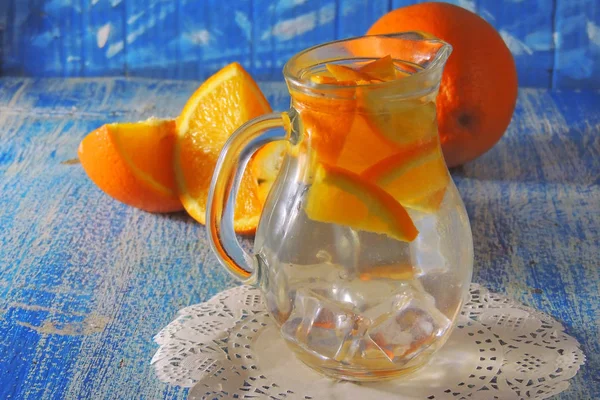 Домашний лимонад с апельсином — стоковое фото