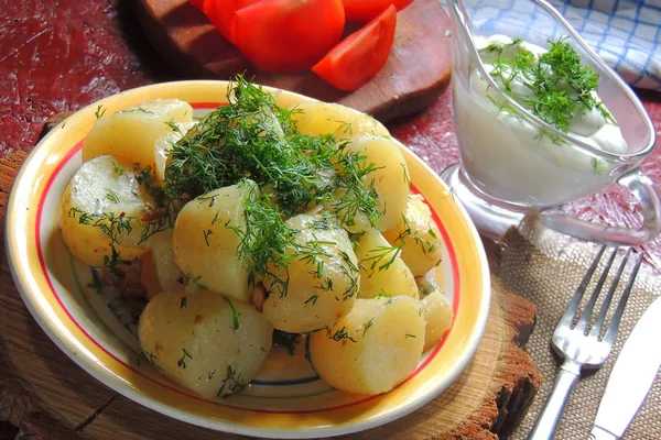 Patatas de bebé hervidas con eneldo — Foto de Stock