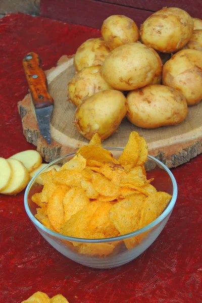 Hranolky, omáčky a brambory — Stock fotografie