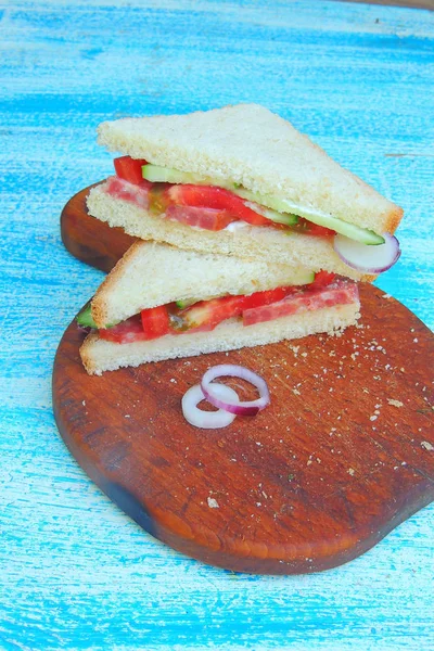 Sausage sandwich with tomatoes — Stock Photo, Image