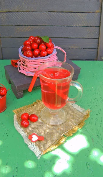 Suco de cereja com gelo — Fotografia de Stock