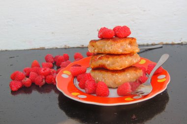 Ekşi kremalı peynirli kek.