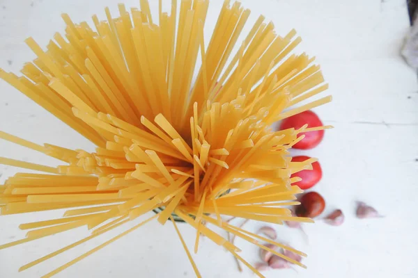 Špagety s rajčaty a česnekem — Stock fotografie
