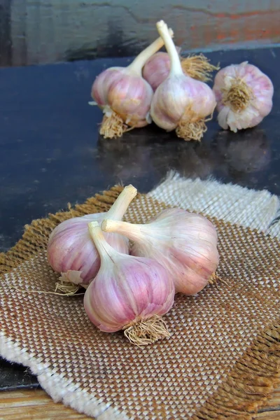 Garlic in a basket — Stock Photo, Image