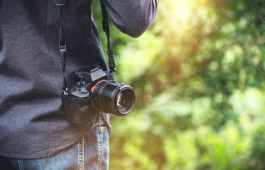 Fotoğrafçı arka görünümü kapatın