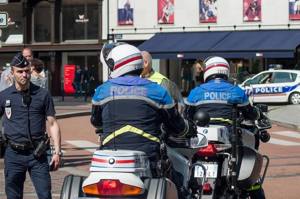 Μιλούζ Γαλλία Μαΐου 2018 Ποδηλάτης Της Εθνικής Αστυνομίας Κάνοντας Την — Φωτογραφία Αρχείου