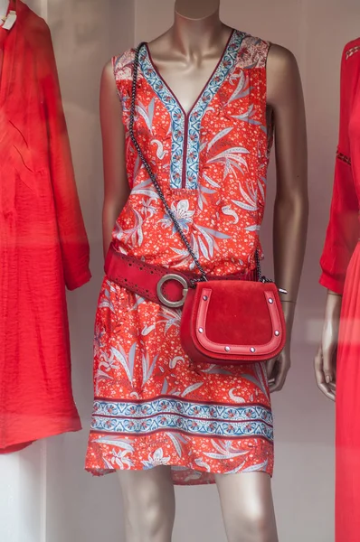 Oranje Jurk Mannequin Fashion Store Showroom Voor Vrouwen — Stockfoto