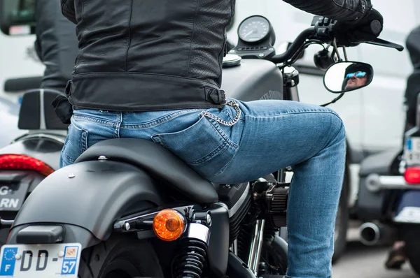 Gerarmer Francie Může 2018 Maloobchodní Modré Džíny Zařízení Motorkář Motorce — Stock fotografie