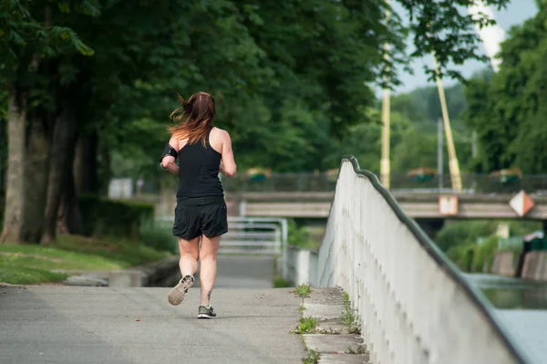 Mulhouse Francia Junio 2018 Mujer Corriendo Canal Fronterizo — Foto de Stock