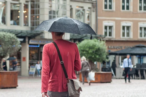 Portrait Man Umbrella Cobbles Place City — Stock Photo, Image