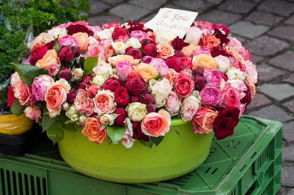 Closeup Colorful Roses Bouquet Florist Street — Stock Photo, Image