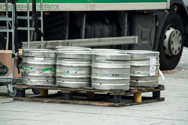 Mulhouse Francia Julio 2018 Barriles Cerveza Heineken Del Camión Reparto — Foto de Stock