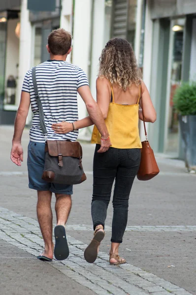 Einzelhandel Von Paar Fuß Auf Der Straße Auf Der Rückseite — Stockfoto