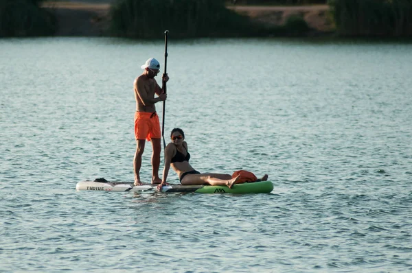 Reiningue Frankrike Augusti 2018 Man Rodd Stand Paddle Board Med — Stockfoto