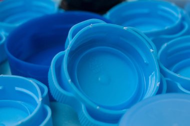 geri dönüşüm için mavi plastik fişli closeup