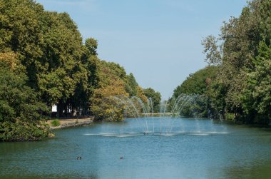 Mulhouse - Fransa şelale ile yeni gölet Panoraması 