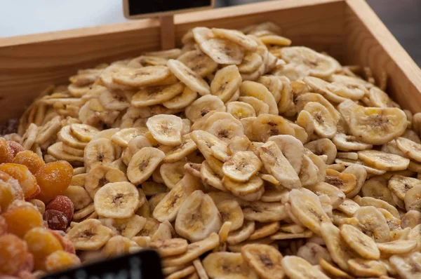 Detailní Záběr Hromadu Sušených Banánů Trh — Stock fotografie