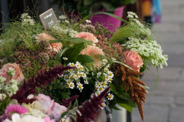 çiçek kompozisyon buketi Çiçekçi, closeup 